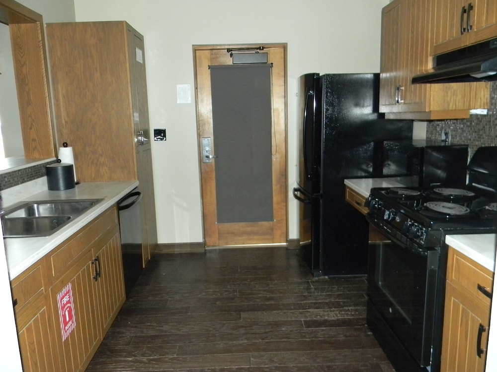 Duplex, 3 Bedrooms, 2 Bathrooms photo 2