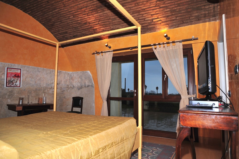 Deluxe Room, 1 Queen Bed (Sapienza) photo 3