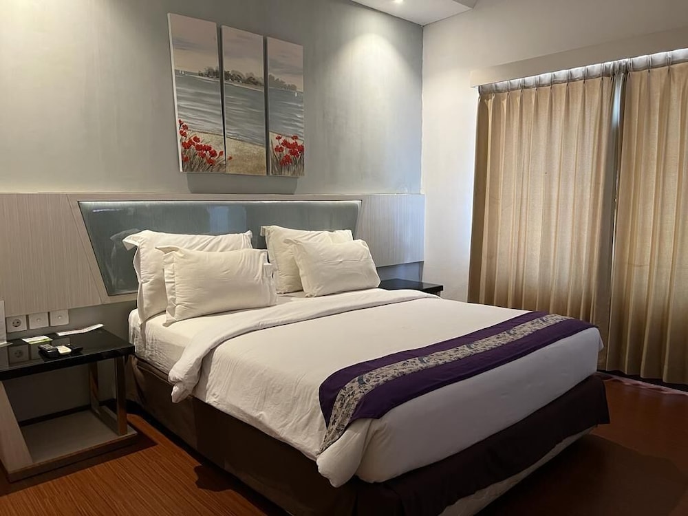 Grand Deluxe, 1 King Bed photo 2
