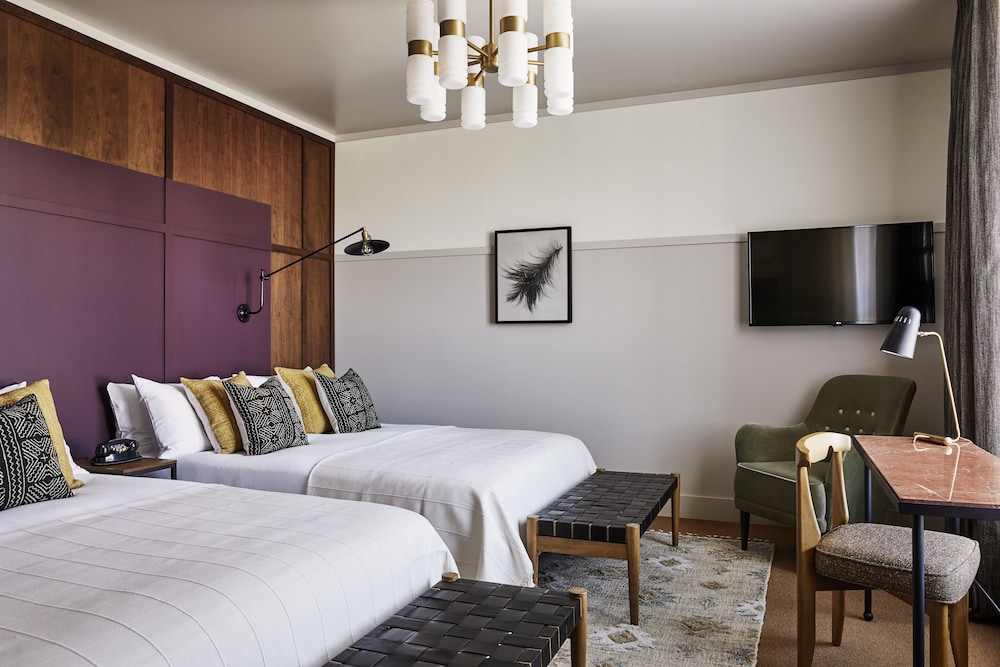 Roomy 2 Beds - Photo 3