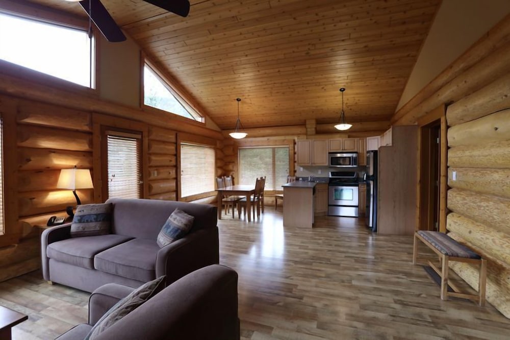 Two-Bedroom Log Home photo 3