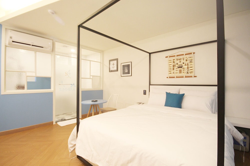 Standard Double Room, Non Smoking - Photo 10