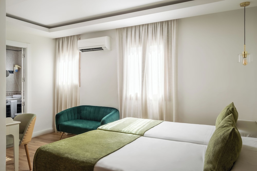Standard Twin Room - Photo 5