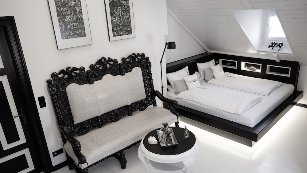 Room (Schwarz-Weiss-Zimmer) photo 1