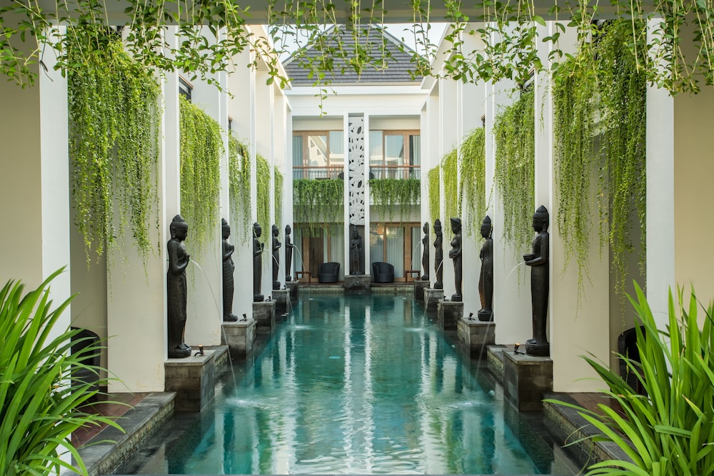 Deluxe Pool Access - Photo 4
