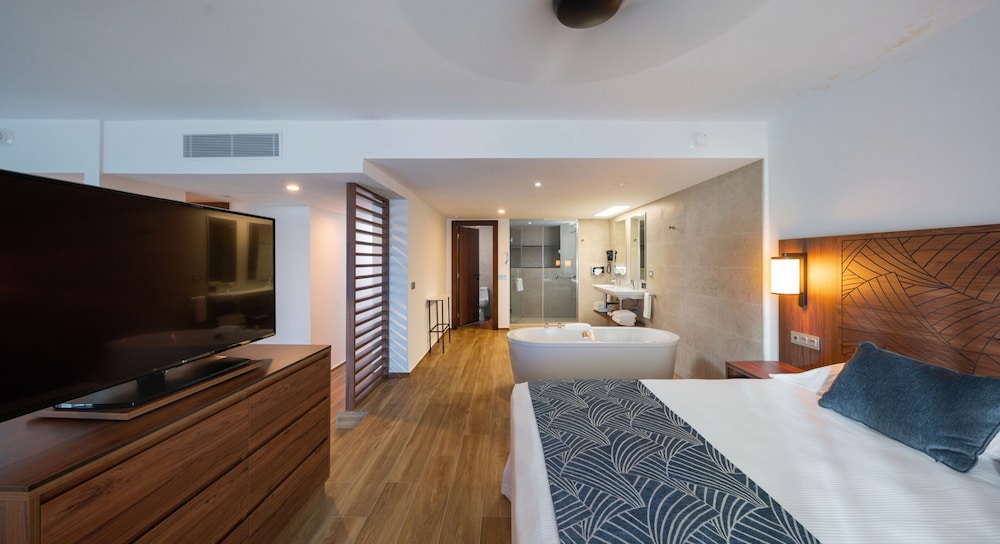 Suite, Ocean View (b2c-us)