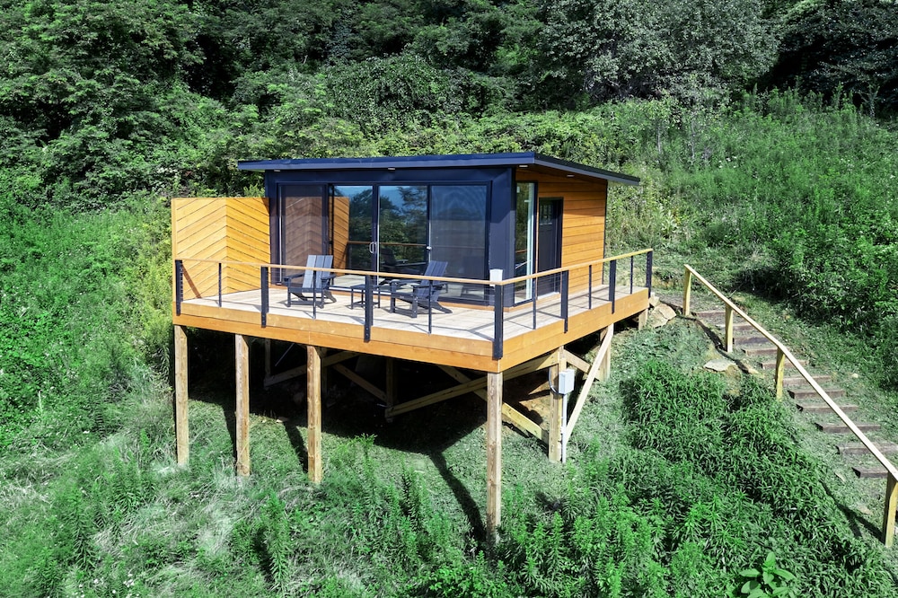 Glass Cabin + Mountain View photo 1