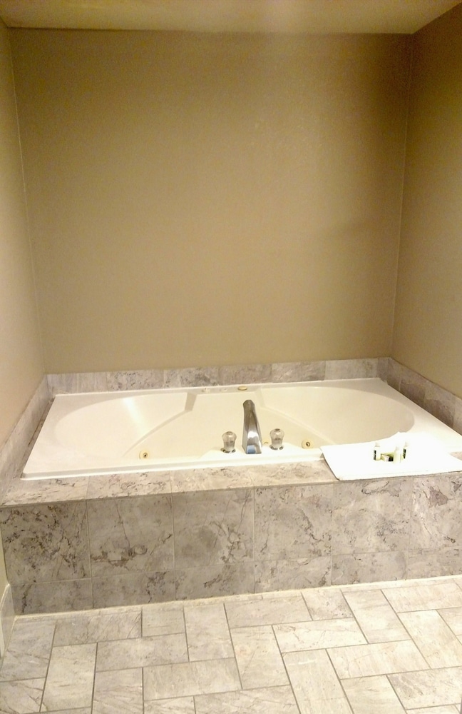 Jacuzzi Suite, 1 King Bed, Non Smoking (Upgrade) - Photo 6