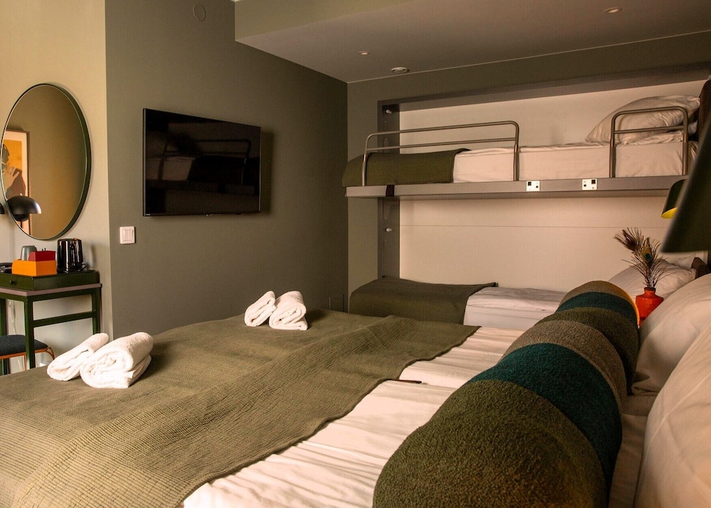 Family Quadruple Room - Photo 11