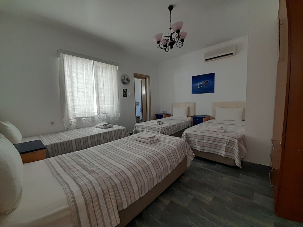 Economy Quadruple Room