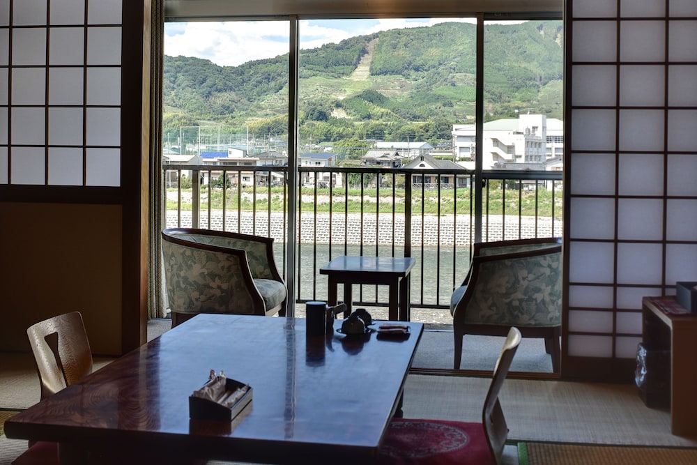 Japanese Style Room for 4-5 adults
