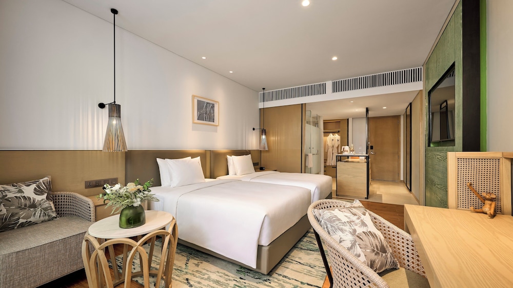 Standard Room, 2 Twin Beds, Pool View - Photo 5