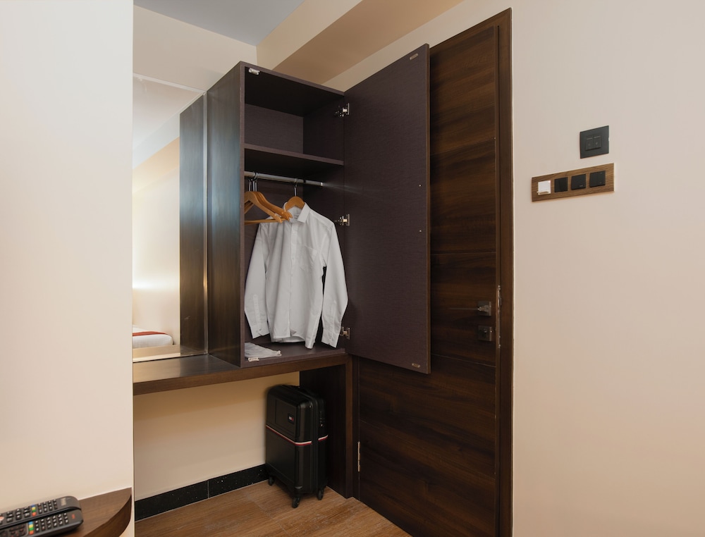 Executive Twin Room - Photo 7