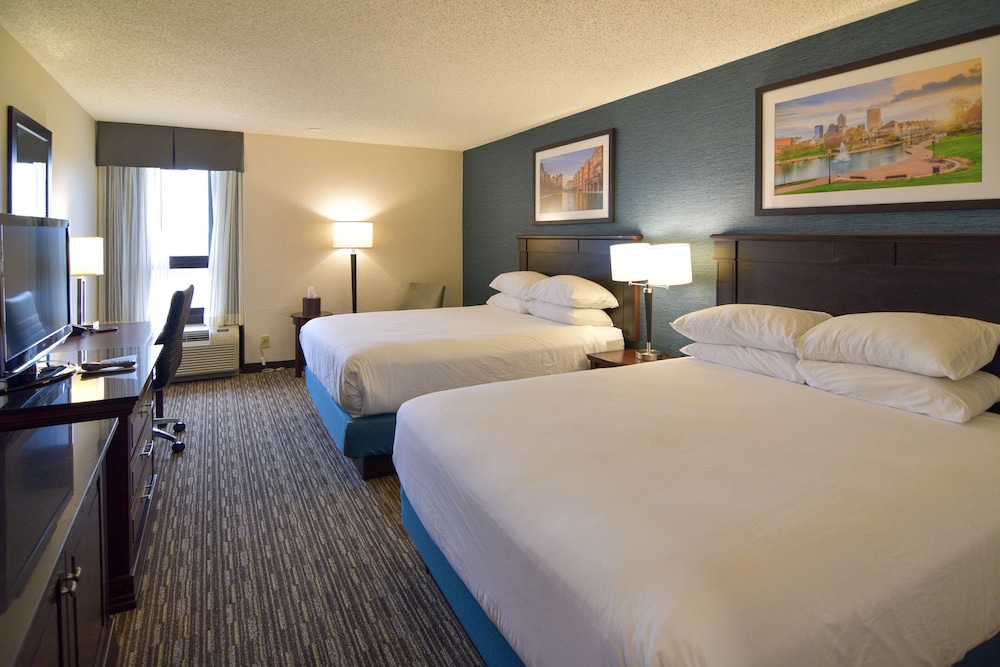 Suite, 2 Queen Beds, Non Smoking, Refrigerator & Microwave (with Sofabed) - Photo 1