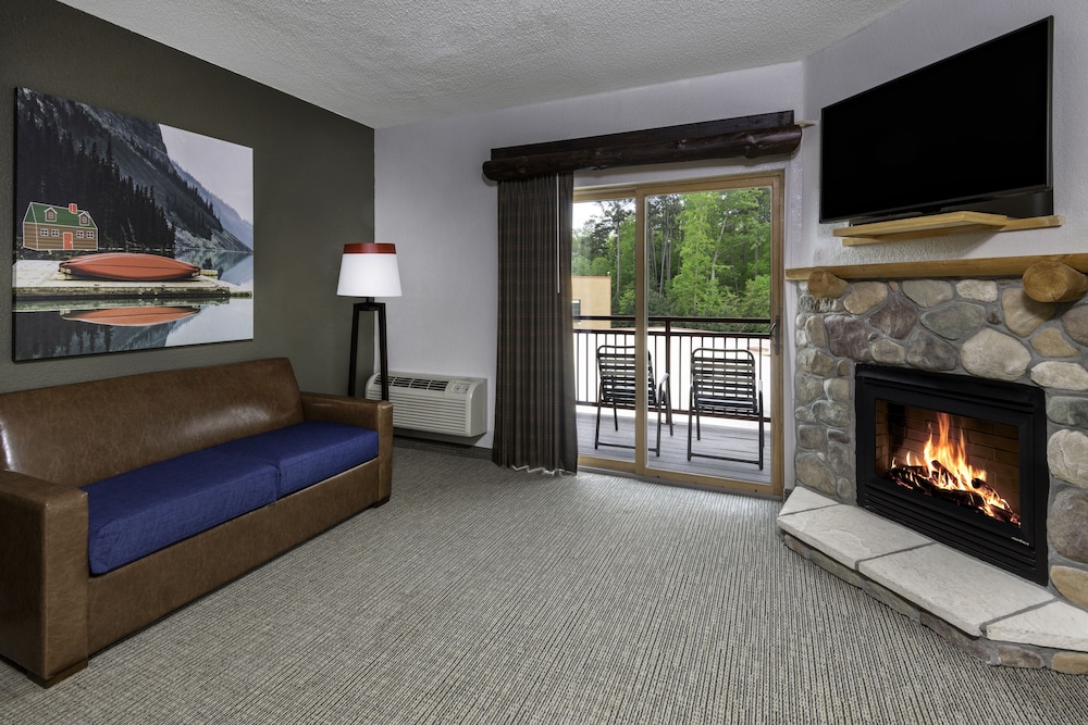 Loft Fireplace Suite - Water Park Included photo 2