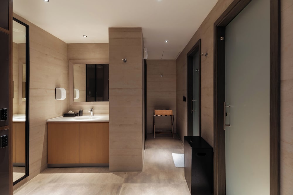 Suite - Photo 45