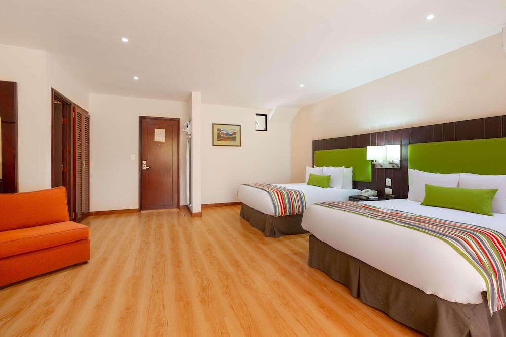 Room, 2 Double Beds, Non Smoking - Photo 7