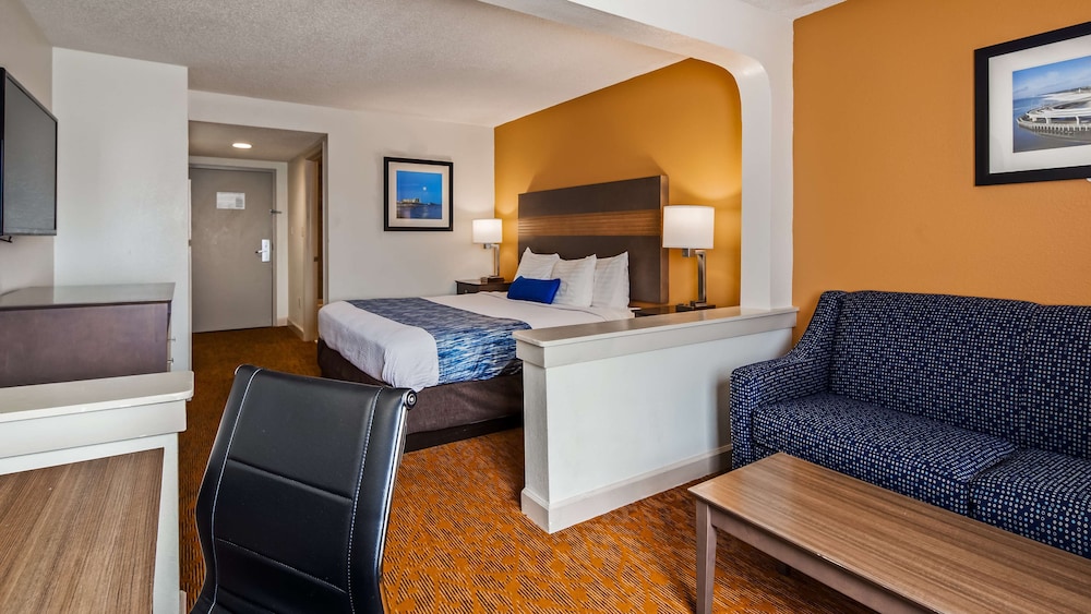 Suite, 1 Queen Bed, Non Smoking, Refrigerator & Microwave (With Sofabed)