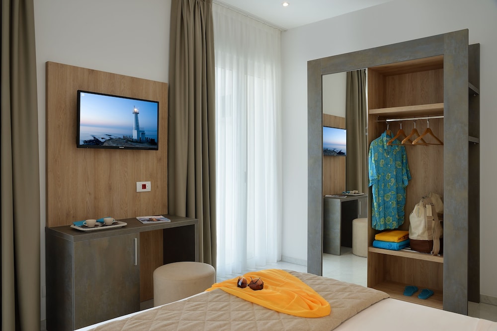 Double or Twin Room - Photo 6