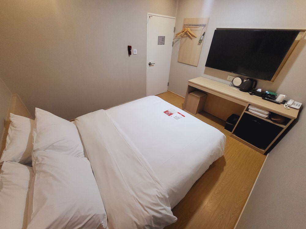 Standard Double Room - Photo 2