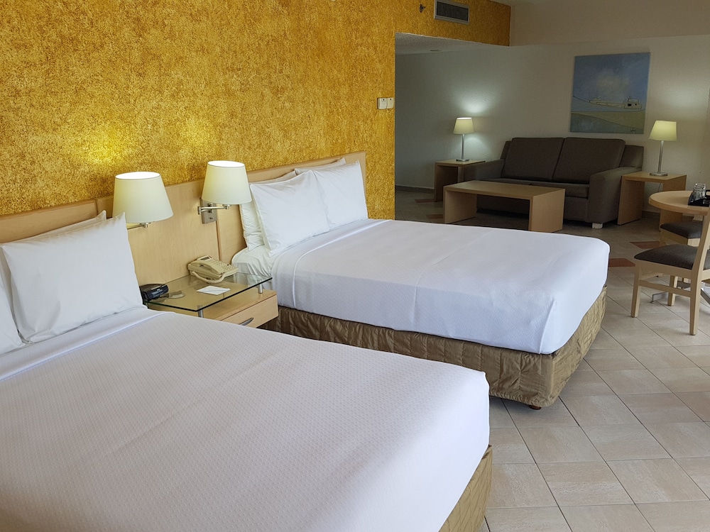 Junior Suite, 2 Double Beds, Balcony, Partial Ocean View - Photo 3