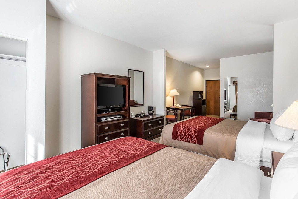 Standard Room, 2 Queen Beds, Non Smoking - Photo 3