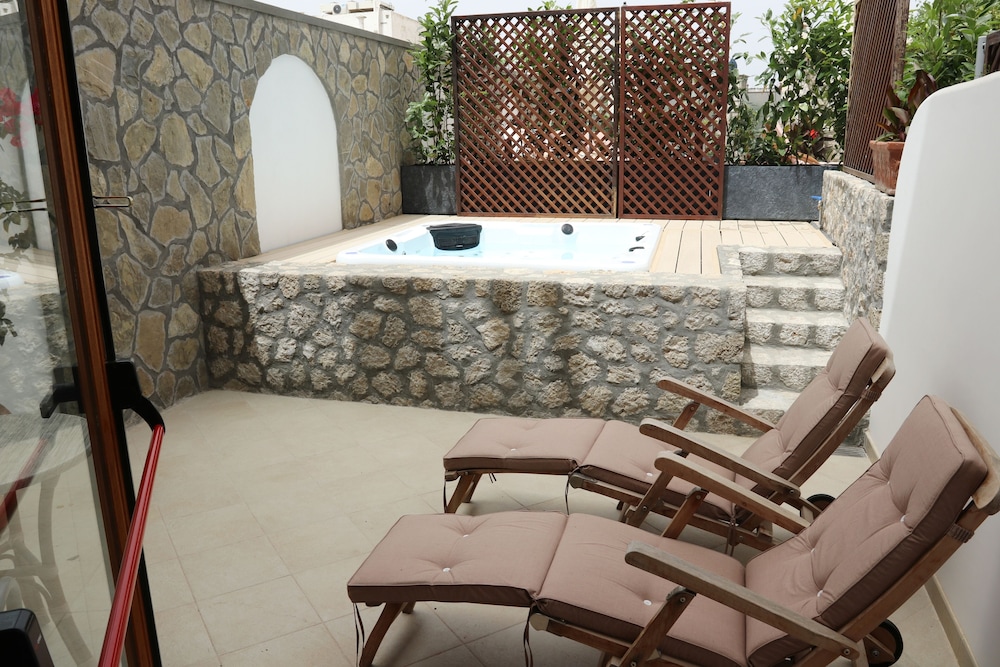 Deluxe Studio Suite, 1 Bedroom, Private Pool - Photo 5