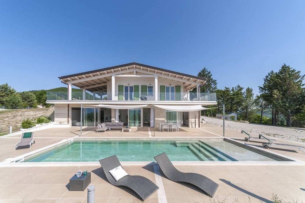 Villa, Smoking