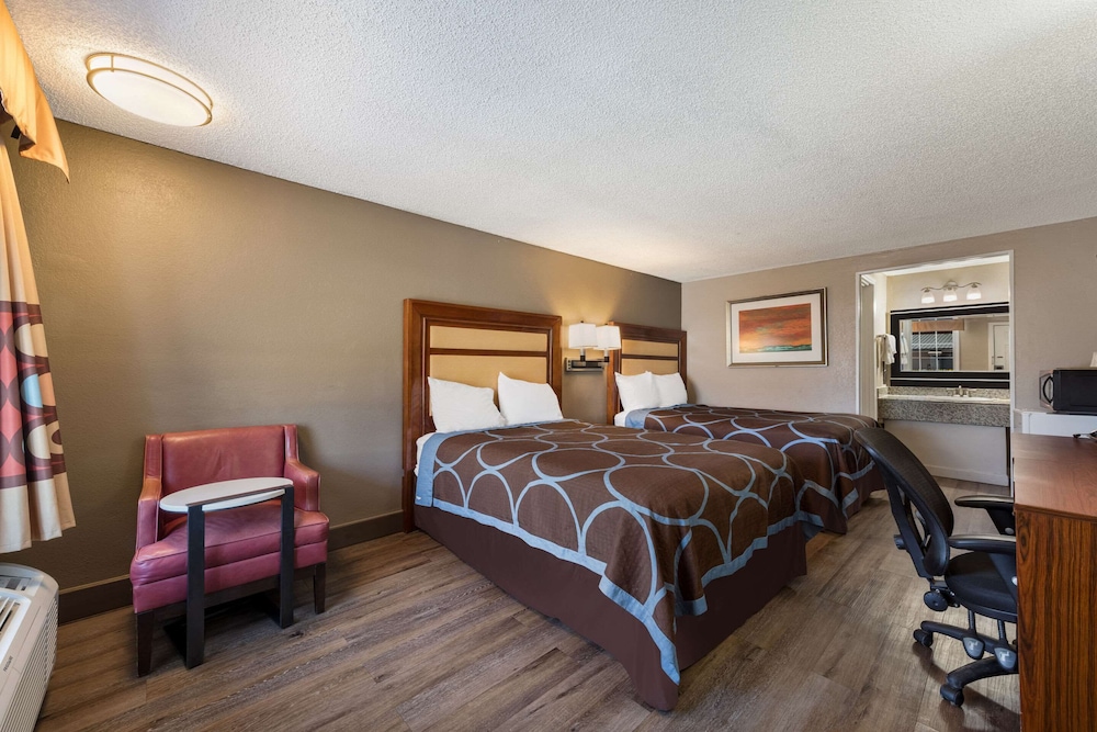 Standard Room, 2 Double Beds, Smoking - Photo 1