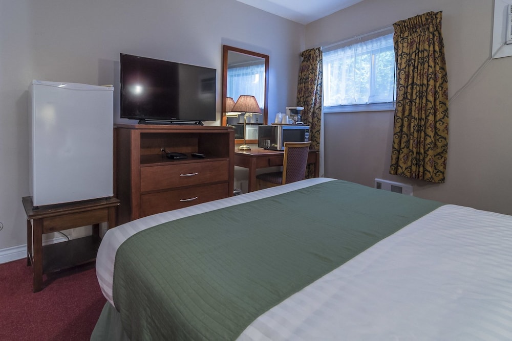 Standard Room, 1 Queen Bed, Ground Floor