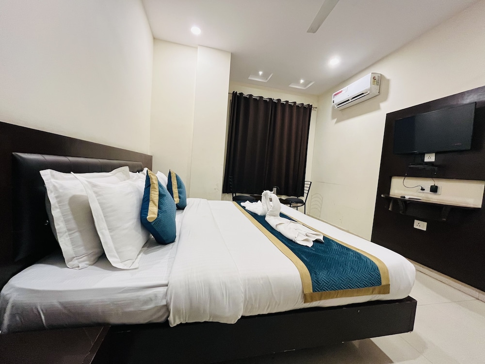 Deluxe Room - Photo 3