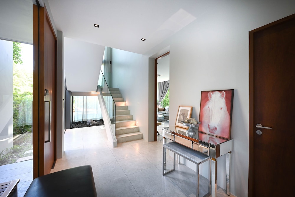 Four-Bedroom Villa with Private Pool photo 3