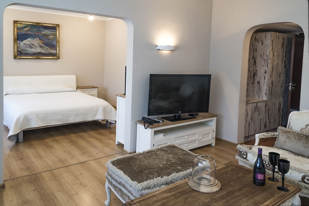 Superior Triple Room photo 3