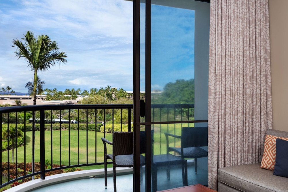 Palace Room, 1 King Bed, Resort View (Roll In Shower, Hearing) - Photo 9