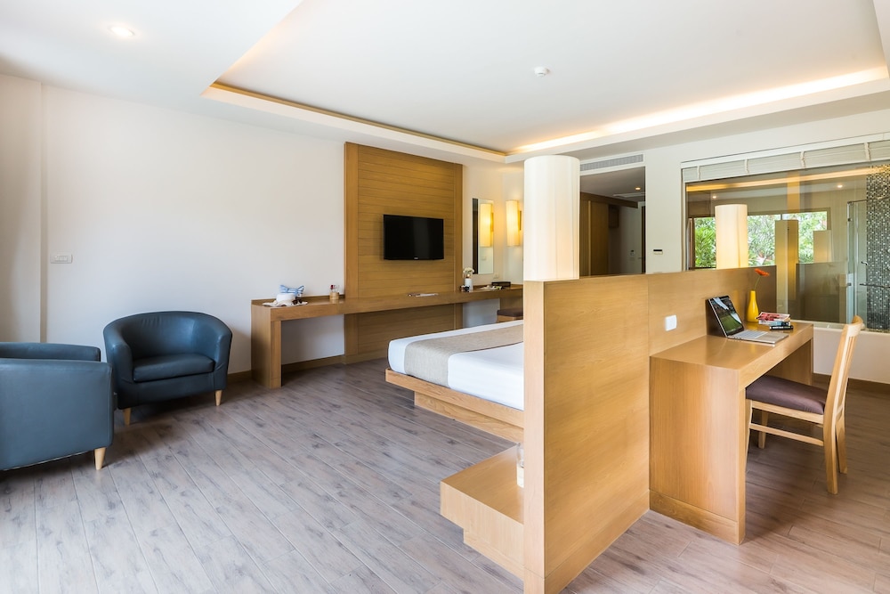 Premier Jacuzzi Pool Access  - Free Transfer to Hua Hin Beach photo 2