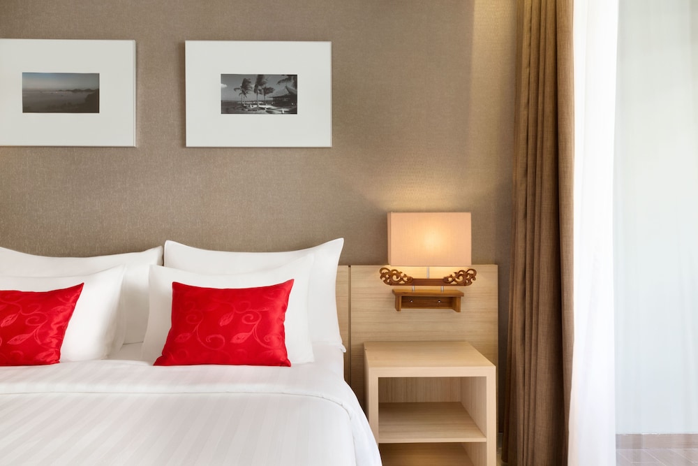 Premier Pool Side Double or Twin Room photo 3