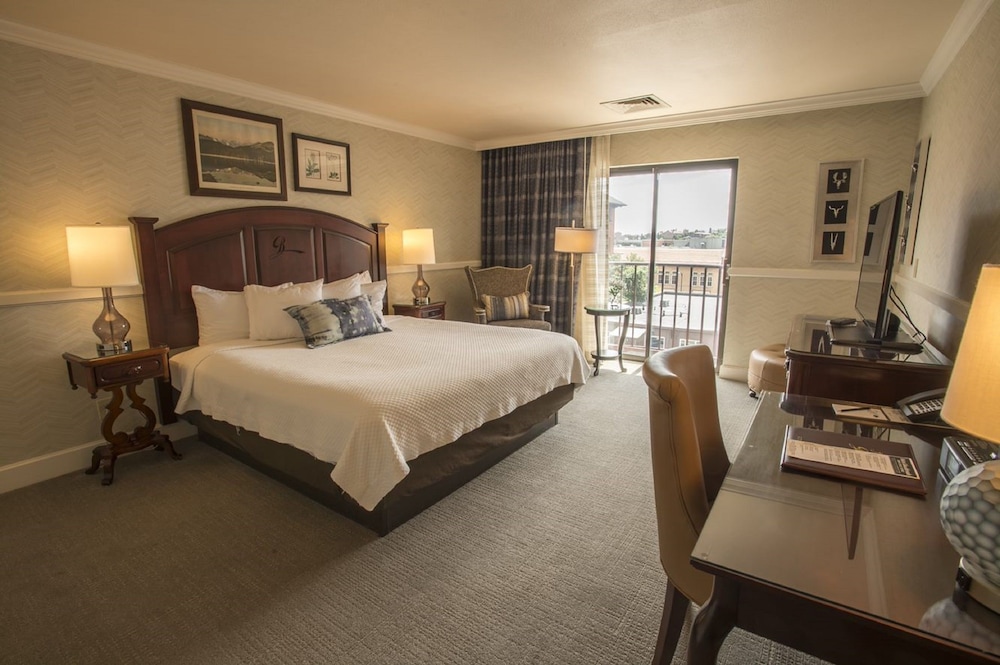 Superior Suite, 1 King Bed with Sofa bed photo 1