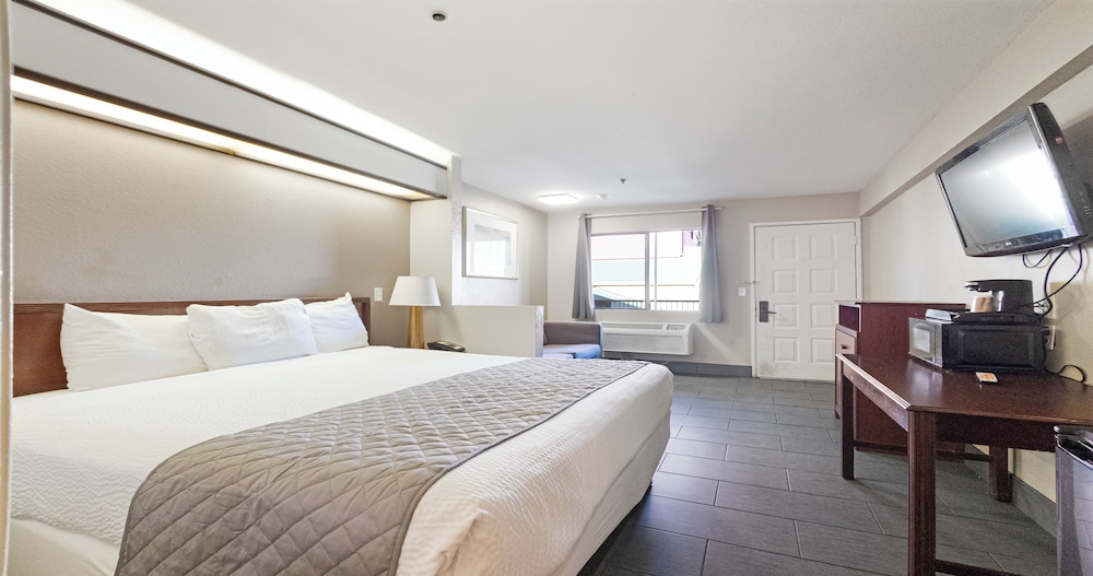 Room, 1 King Bed, Non Smoking - Photo 1