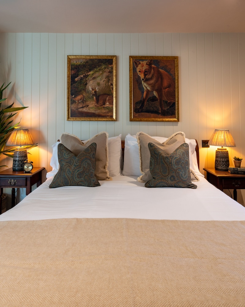 Superior Double Room, Ensuite (Kingfisher) photo 2