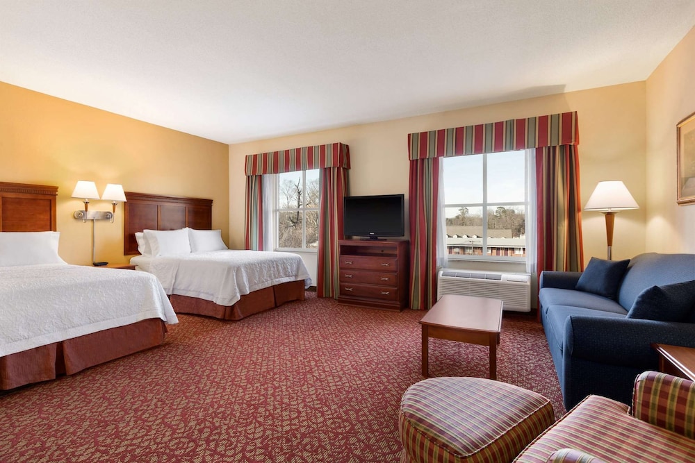 Signature Studio Suite, Multiple Beds photo 3