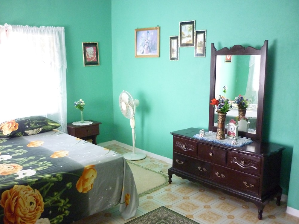 Traditional Room, Non Smoking, Partial Ocean View photo 3