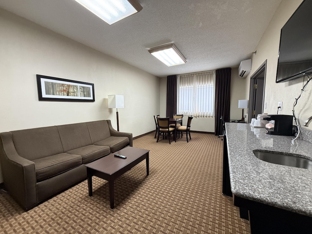 Suite, 1 King Bed, Non Smoking, Jetted Tub (with Sofabed) photo 2