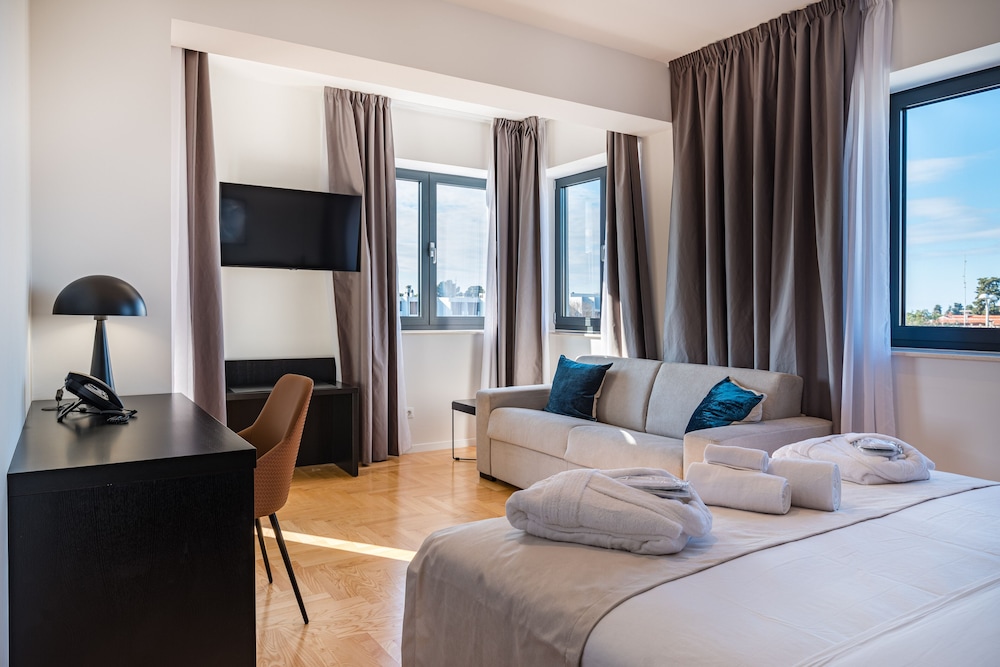 Deluxe Room - Photo 27