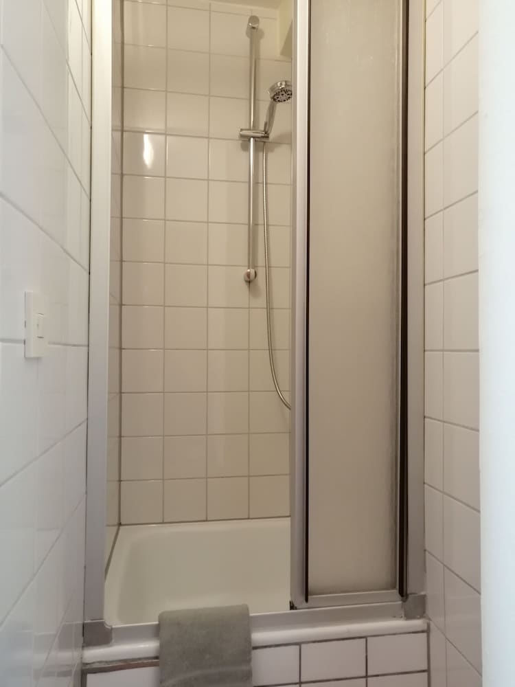 Single Room, Ensuite photo 2