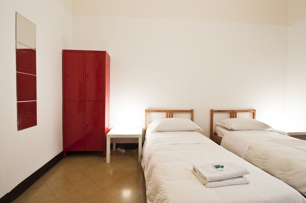 Comfort Shared Dormitory, Women only, Shared Bathroom