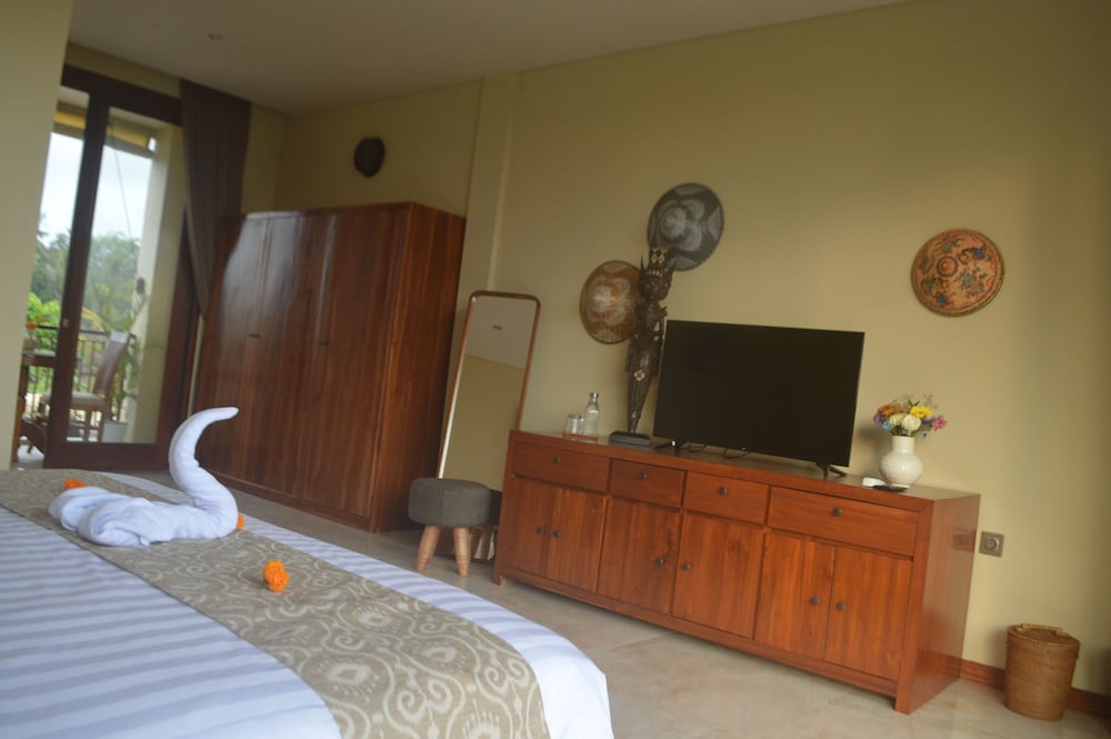 Superior Double Room, 1 King Bed, Balcony, Hill View photo 3