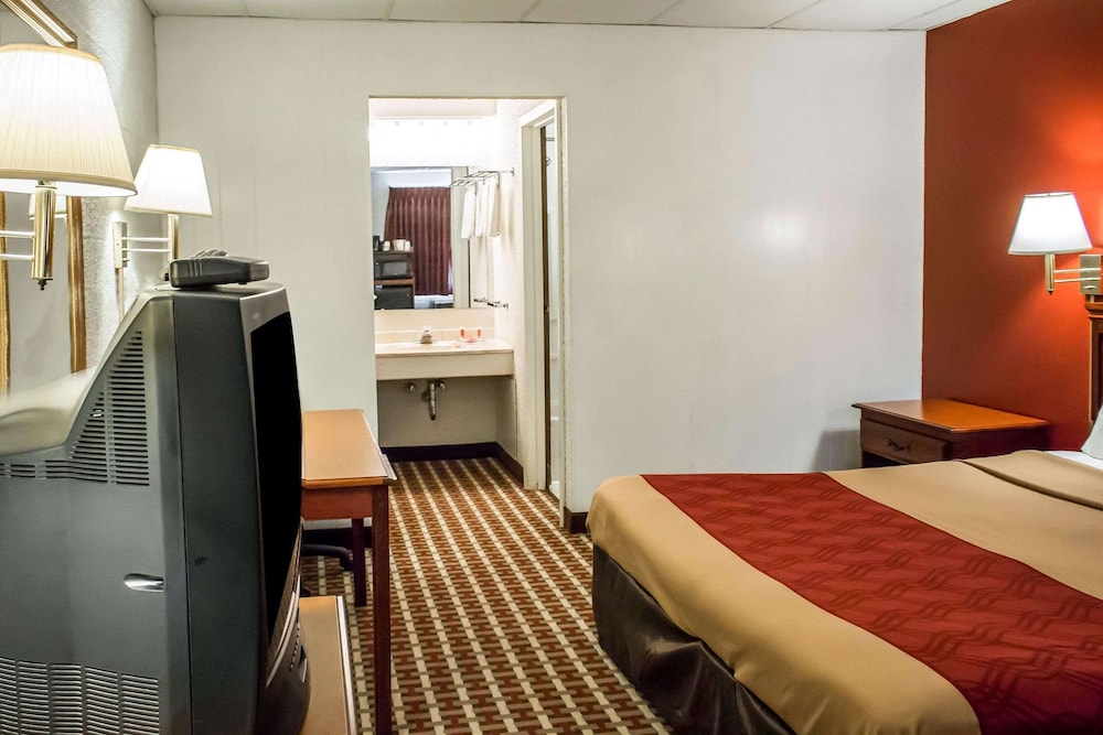 Room, 1 King Bed, Accessible, Non Smoking - Photo 8