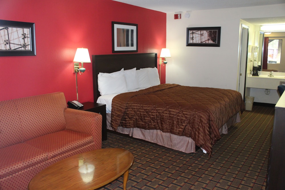 Room, 1 King Bed, Non Smoking - Photo 4