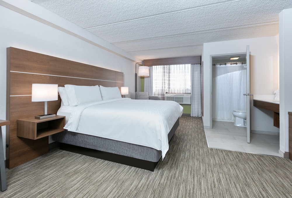 Standard Room, 1 King Bed - Photo 3