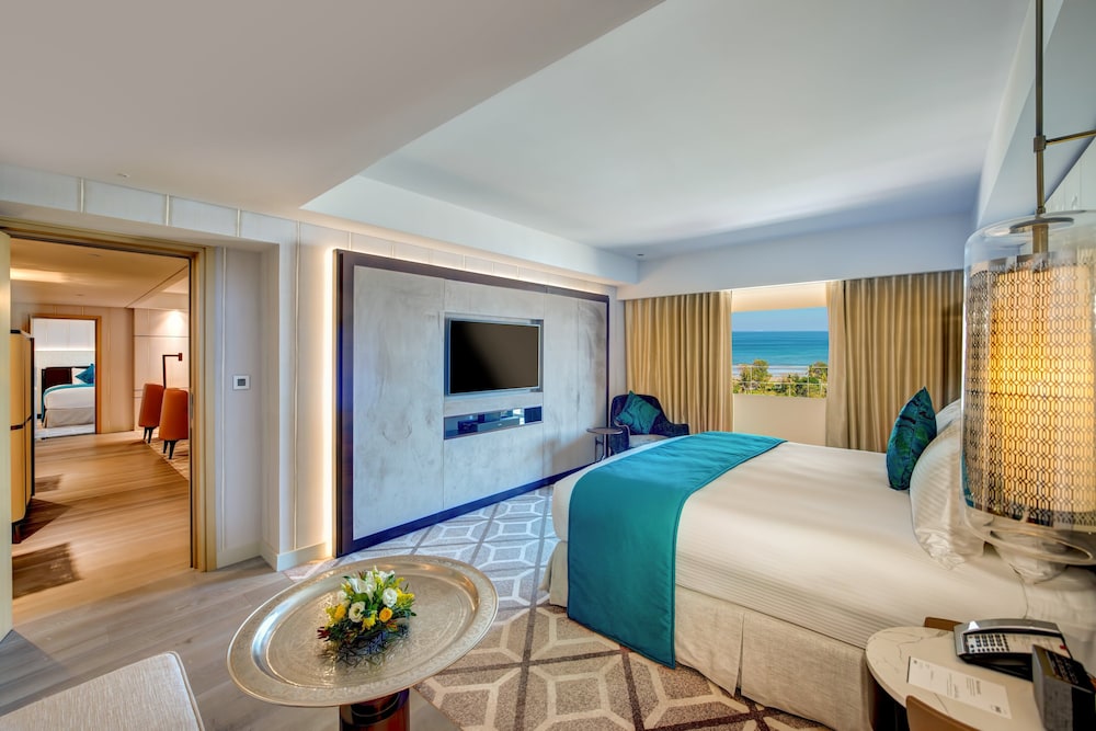 Suite, 1 King Bed, Balcony, Sea View
